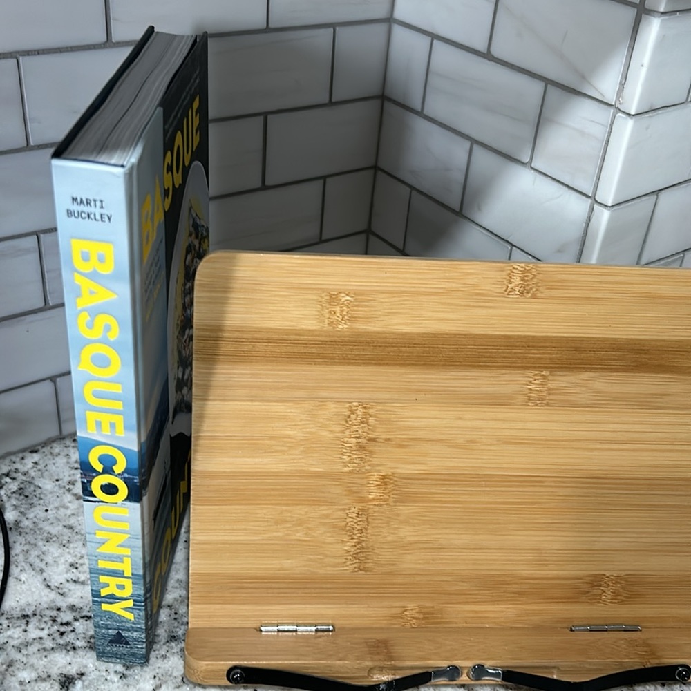 Basque Cookbook 🧑🍳 📖 - Picture 2 of 7